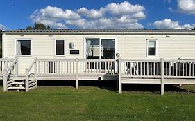 Burgh Castle 3-Bed Haven: Near Norfolk Broads
